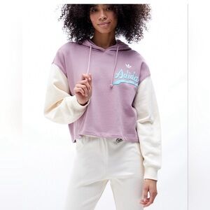 Adidas Womens Colorblocked Cropped Hoodie Magic
Mauve/Wonder White  EUC SIZE M